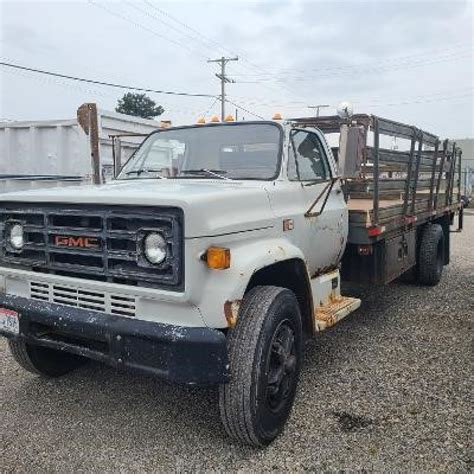 Fuel Injected engine, Heavy duty 7000 series ,tagged just under cdls,has never used oil or smoked,low granny 1st gear,can start out in 2nd gear unloaded,brand. . 1986 gmc 7000 specs